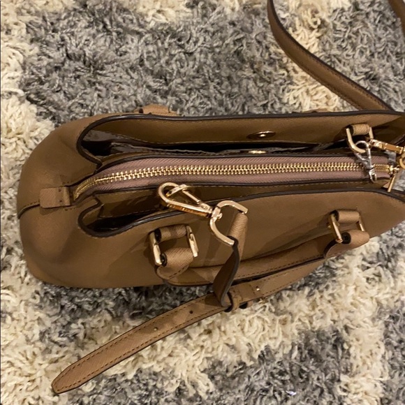 Micheal Kors Purse - Picture 2 of 4